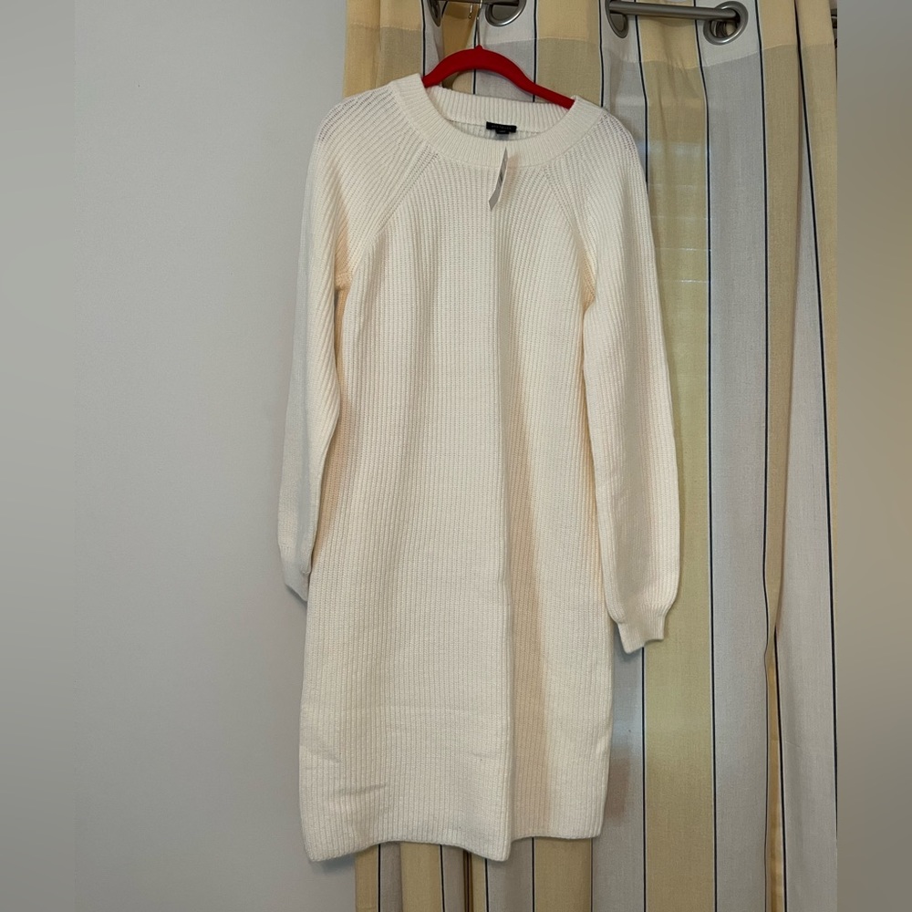 NWT Cream Ann Taylor sweater dress. Size Medium.